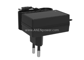 CHINA el enchufe máximo kc del KR 25.2W certificó la fuente de alimentación del cargador de batería de 12.6V 16.8V 8.4V 12V 14.4V 21V 24V proveedor