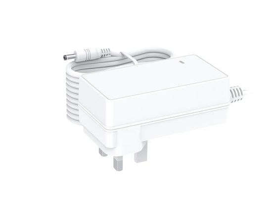 48W el adaptador DC BRITÁNICO máximo de la CA del soporte de la pared de la fuente de alimentación del enchufe que cambiaba 12V 4A 24V 2A con UKCA TUV certificó proveedor